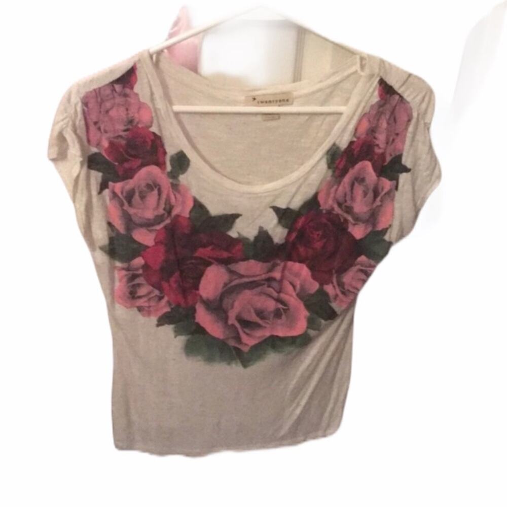 Forever 21 rose floral t-shirt size Medium